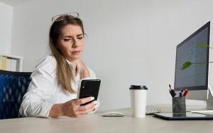 Онлайн-цькування працівників: які дії можуть вважатися мобінгом
