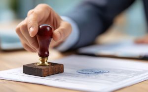 Мін’юст роз’яснив правила проставлення апостиля: що потрібно знати громадянам і роботодавцям