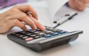 Зарплати бюджетників мають переглянути комплексно: Асоціація ОТГ звернулася до Уряду