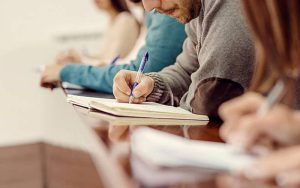 МОН посилить контроль за студентами 25+: перевірятимуть реальність навчання