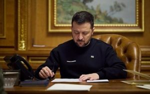 Президент оновив список посад у держорганах, які можуть обіймати військовослужбовці