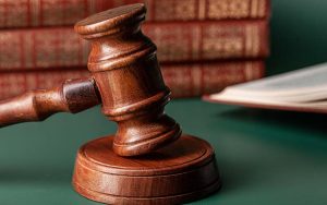 Поновили через суд, але відпустка — не за весь період: що вирішив закон
