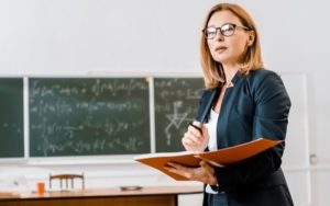 Кабмін встановив нові правила оплати праці педагогічних і науково-педагогічних працівників