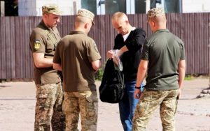 Повітряна тривога не скасовує перевірку документів ТЦК: що пояснило Міноборони