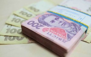 До 16 тисяч гривень на місяць: Президент підписав закон про нові соцгарантії