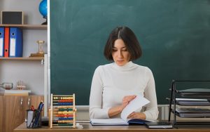 Педагогам прифронтових і прикордонних громад виплачуватимуть додаткові 2600 грн щомісяця