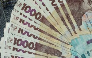 Зарплата для критичного статусу: Мінекономіки оновило порядок розрахунку