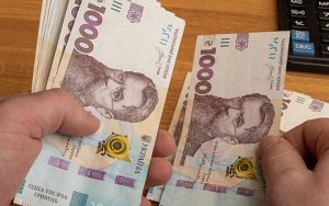 У 2027 році можуть підвищити мінімальну зарплату та пенсію: які суми пропонують