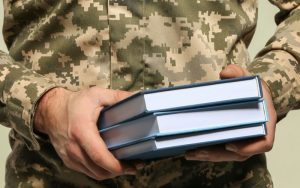 Військові можуть навчатися дистанційно та заочно: які категорії мають таке право