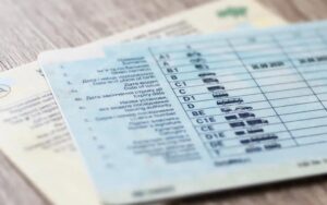Водійські права з 17 років і дворічний випробувальний строк: у Раді пропонують змінити правила